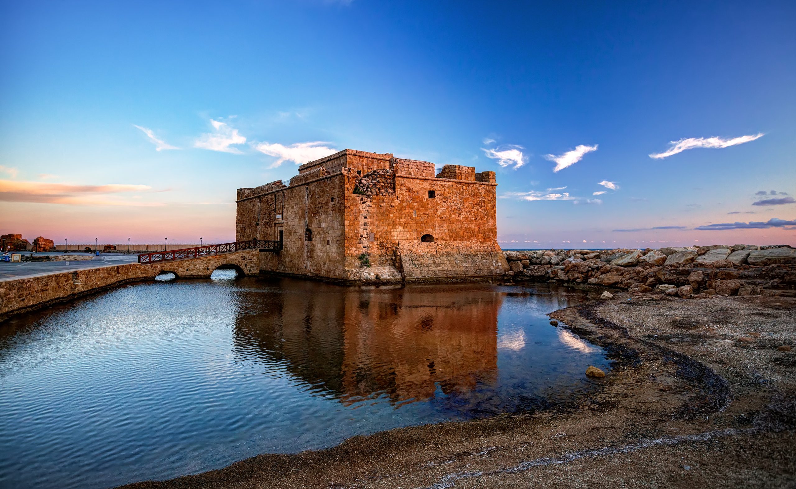 het kasteel van Paphos in de ochtenduren